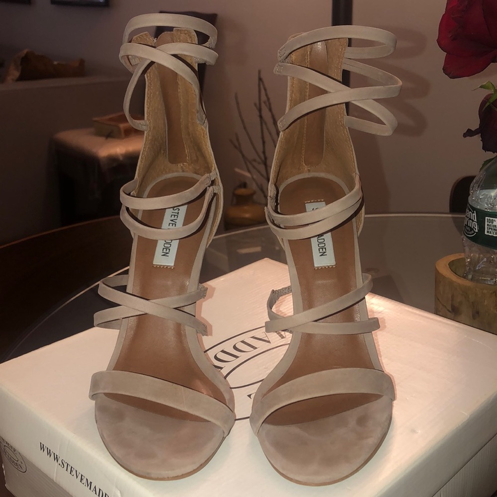 Steve Madden “Tierney Blush Nubuck” Heels